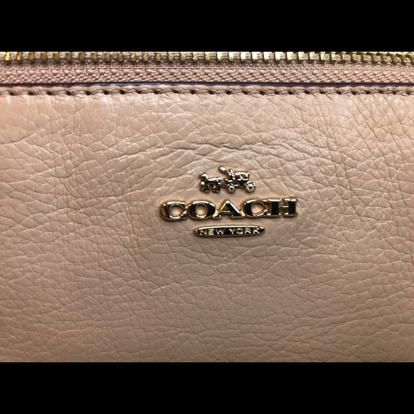 Pinkish leather Coach wristlet - Picture 6 of 6